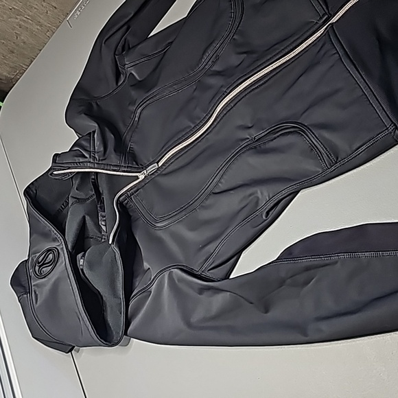 Lululemon black size 2 Uba Softshell zip up hoodie - Picture 6 of 7